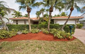 Villa – North Miami Beach, Floride, Etats-Unis. $1,048,000