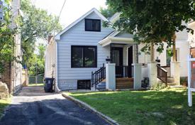 Maison en ville – East York, Toronto, Ontario,  Canada. C$1,076,000