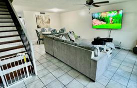 Maison en ville – Pembroke Pines, Broward, Floride,  Etats-Unis. $445,000