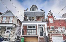 5 pièces maison en ville en York, Canada. C$1,737,000