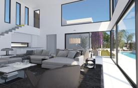 3 pièces villa 297 m² à Estepona, Espagne. 1,200,000 €