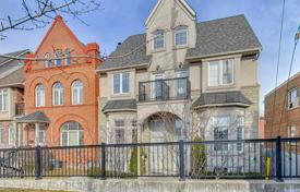 3 pièces maison mitoyenne à Etobicoke, Canada. C$1,355,000