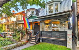 Maison mitoyenne – Saint Clarens Avenue, Old Toronto, Toronto,  Ontario,   Canada. C$1,656,000