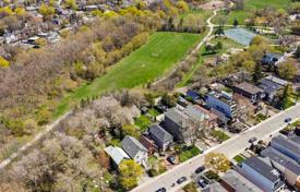 5 pièces maison en ville en York, Canada. C$2,204,000