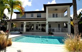 Villa – North Miami, Floride, Etats-Unis. 2,283,000 €