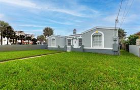 Maison en ville – Daytona Beach, Floride, Etats-Unis. $365,000