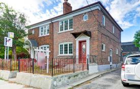 Maison mitoyenne – Woodbine Avenue, Toronto, Ontario,  Canada. C$1,037,000