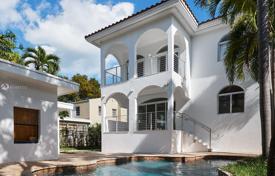 Villa – Miami Beach, Floride, Etats-Unis. $2,250,000