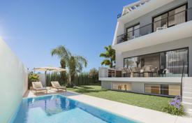 8 pièces maison mitoyenne 206 m² à Estepona, Espagne. $1,159,000