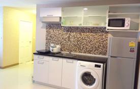 2 pièces appartement en copropriété à Phra Khanong, Thaïlande. $179,000