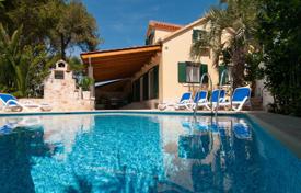 Villa – Brač, Comté de Split-Dalmatie, Croatie. 2,100,000 €