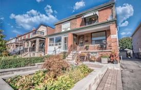 Maison mitoyenne – York, Toronto, Ontario,  Canada. C$1,156,000
