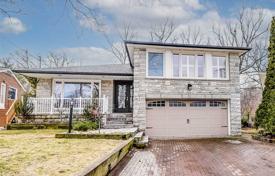 5 pièces maison en ville à Etobicoke, Canada. C$1,524,000