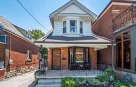 4 pièces maison en ville en York, Canada. C$1,403,000