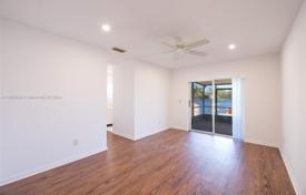 Maison en ville – Pembroke Pines, Broward, Floride,  Etats-Unis. $549,000