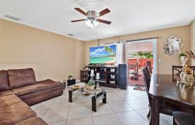 Maison en ville – Margate, Broward, Floride,  Etats-Unis. $479,000
