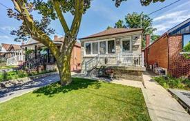 3 pièces maison en ville en York, Canada. C$1,065,000