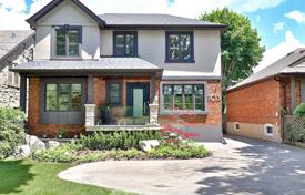 4 pièces maison en ville à Etobicoke, Canada. C$2,405,000