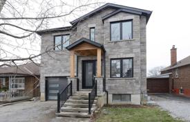 5 pièces maison en ville en York, Canada. C$1,716,000