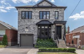 Maison en ville – East York, Toronto, Ontario,  Canada. C$1,967,000