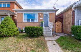 4 pièces maison en ville en York, Canada. C$1,121,000