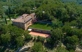 Ferme à Bucine, Italie. 2,900,000 €