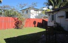 Maison en ville – North Miami, Floride, Etats-Unis. $630,000