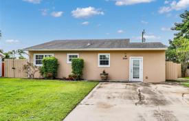 Maison en ville – West Palm Beach, Floride, Etats-Unis. $325,000