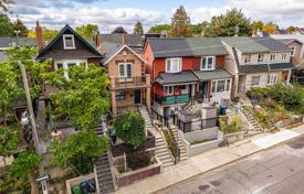 Maison en ville – Saint Clarens Avenue, Old Toronto, Toronto,  Ontario,   Canada. C$1,228,000