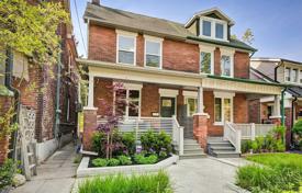 Maison mitoyenne – East York, Toronto, Ontario,  Canada. C$1,225,000