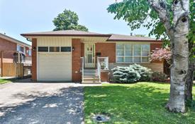 3 pièces maison en ville à Etobicoke, Canada. C$1,297,000