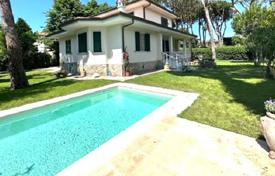 Villa en Forte dei Marmi, Italie. 25,000 € par semaine