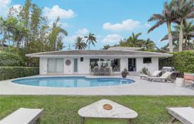 Villa – Miami, Floride, Etats-Unis. $2,177,000