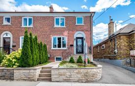 Maison mitoyenne – York, Toronto, Ontario,  Canada. C$1,281,000