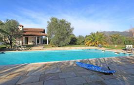 6 pièces villa 350 m² en Forte dei Marmi, Italie. 3,600 € par semaine