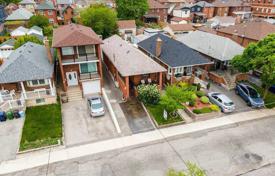 4 pièces maison en ville en York, Canada. C$1,217,000