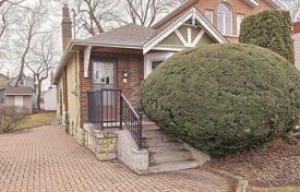 Maison en ville – East York, Toronto, Ontario,  Canada. C$1,959,000