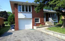 3 pièces maison en ville à Etobicoke, Canada. C$1,235,000