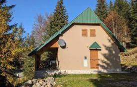 Maison avec terrasse dans un village de montagne près de Zabljak. Le lac noir se trouve à 3,5 km.. 148,000 €