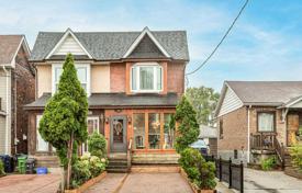 Maison mitoyenne – York, Toronto, Ontario,  Canada. C$1,054,000