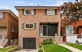 5 pièces maison en ville à Old Toronto, Canada. C$2,036,000