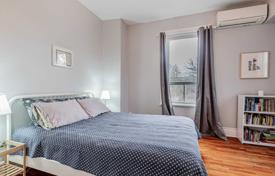 Maison mitoyenne – Gerrard Street East, Toronto, Ontario,  Canada. C$1,433,000