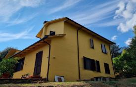 3 pièces villa 150 m² à Civitella In Val di Chiana, Italie. 450,000 €