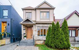 Maison en ville – East York, Toronto, Ontario,  Canada. C$2,286,000
