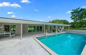 Villa – Miami, Floride, Etats-Unis. $1,075,000