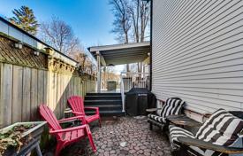 3 pièces maison en ville à East York, Canada. C$1,476,000