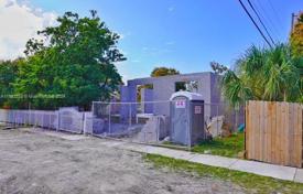 Maison en ville – Hialeah, Floride, Etats-Unis. $700,000