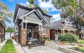 Maison en ville – East York, Toronto, Ontario,  Canada. C$2,481,000