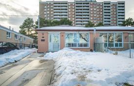 5 pièces maison mitoyenne à North York, Canada. C$1,075,000