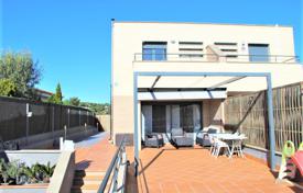 3 pièces maison mitoyenne 114 m² à Lloret de Mar, Espagne. 295,000 €